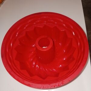 Silicone bundt cake mold